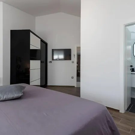 Luminous Infinity With Pool And Gym - Six Bedroom With Pool Villa *