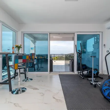 Villa Luminous Infinity With Pool And Gym - Six Bedroom With Pool *