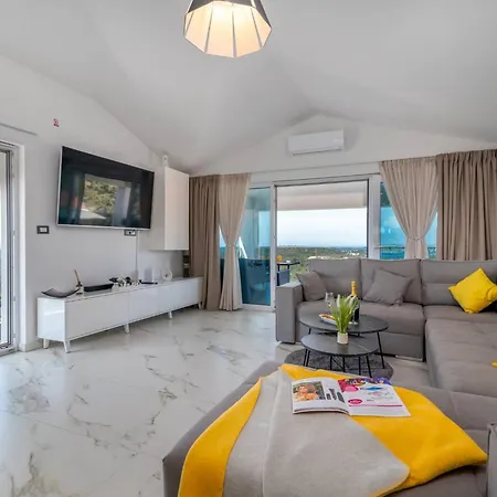 Luminous Infinity With Pool And Gym - Six Bedroom With Pool