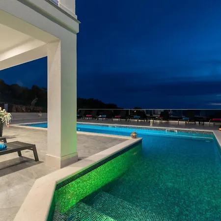 Luminous Infinity With Pool And Gym - Six Bedroom With Pool *
