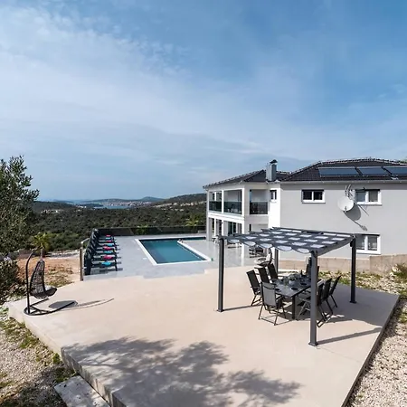 Luminous Infinity With Pool And Gym - Six Bedroom With Pool Villa