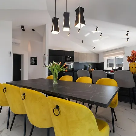 Luminous Infinity With Pool And Gym - Six Bedroom With Pool * Rogoznica (Sibenik-Knin)